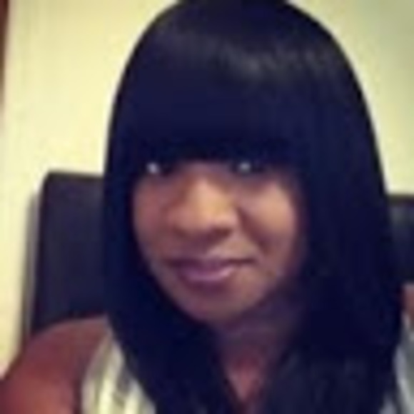 Profile Picture of Gloria Cole (@gloriacole1982) on Poshmark