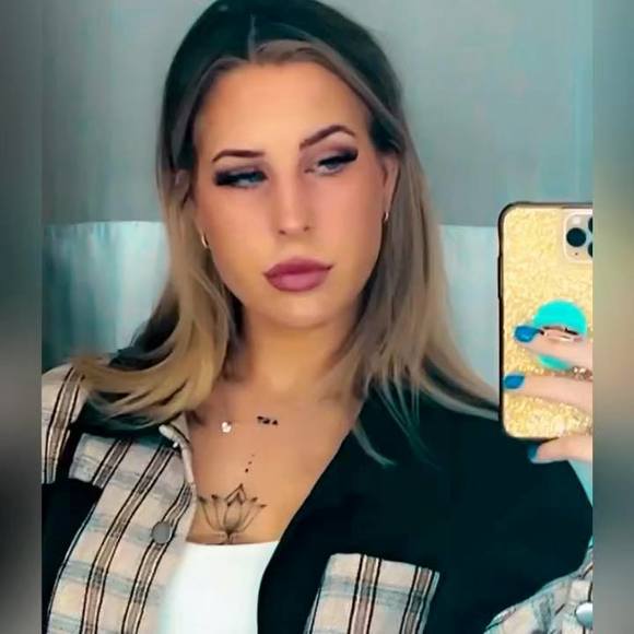 Profile Picture of Logan Garringer (@soccergirl88) on Poshmark