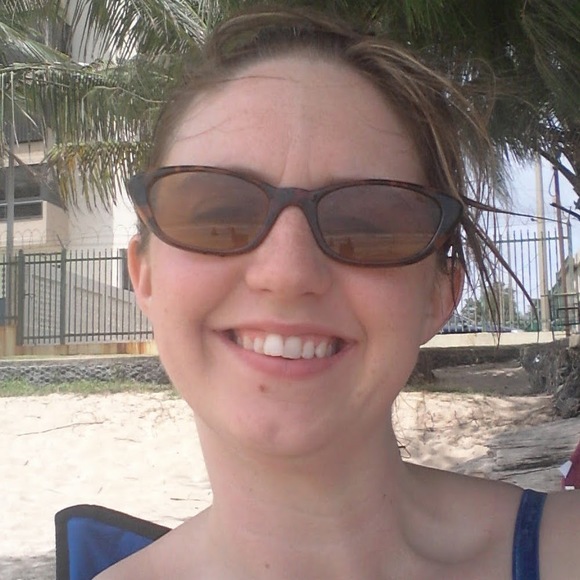 Profile Picture of Nicole Isern (@nyki84) on Poshmark