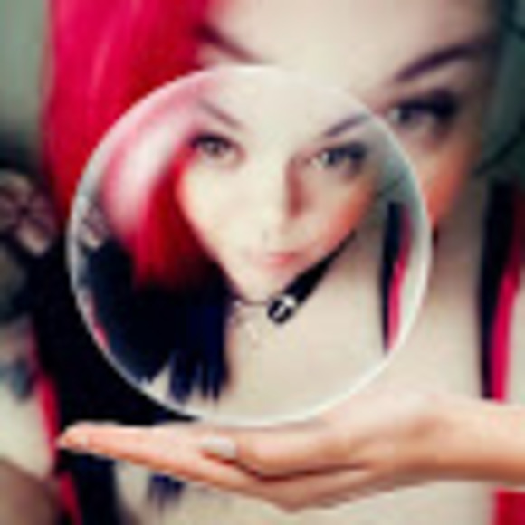 Profile Picture of Ki Morbid (@kimorbid) on Poshmark