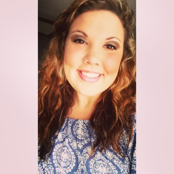 Profile Picture of Halee Pankowski (@haleejade5) on Poshmark