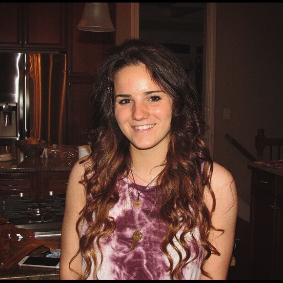 Profile Picture of Emma Dobrotka (@emmadobrotka) on Poshmark