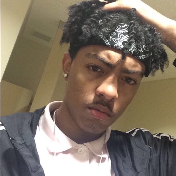 Profile Picture of Kenneth Whitcomb (@trillken0201) on Poshmark