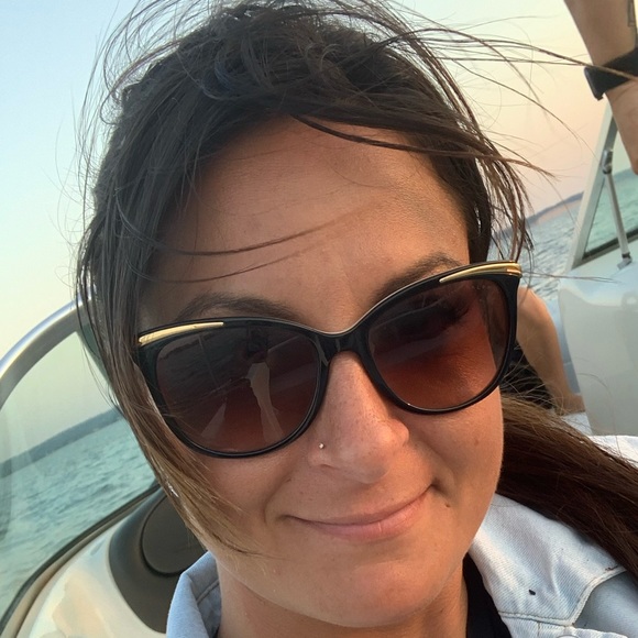 Profile Picture of Crystal Dicecco (@cj0823) on Poshmark