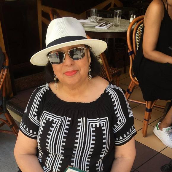 Profile Picture of Beatriz Golden-hayes (@bghayes1) on Poshmark