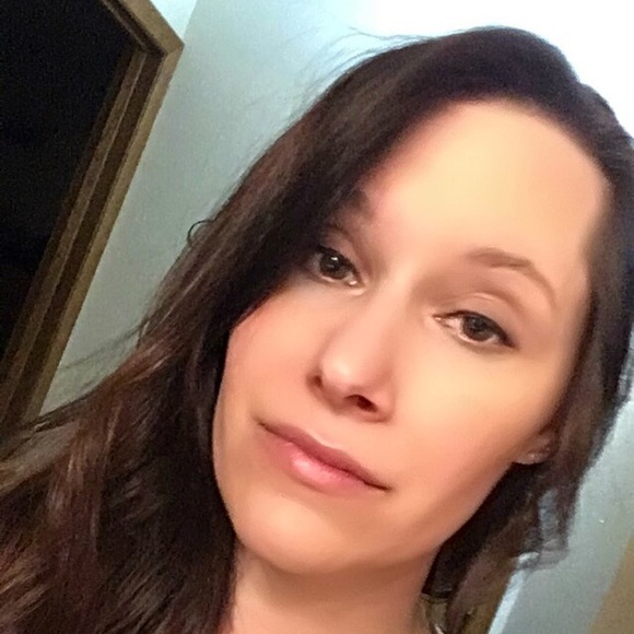 Profile Picture of Tara Andvik (@kylawyattmum) on Poshmark