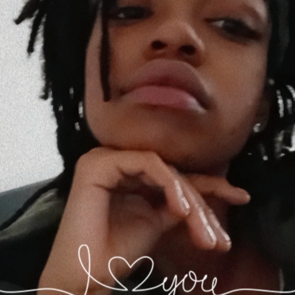 Profile Picture of Dakia Mason (@dakiamason94) on Poshmark
