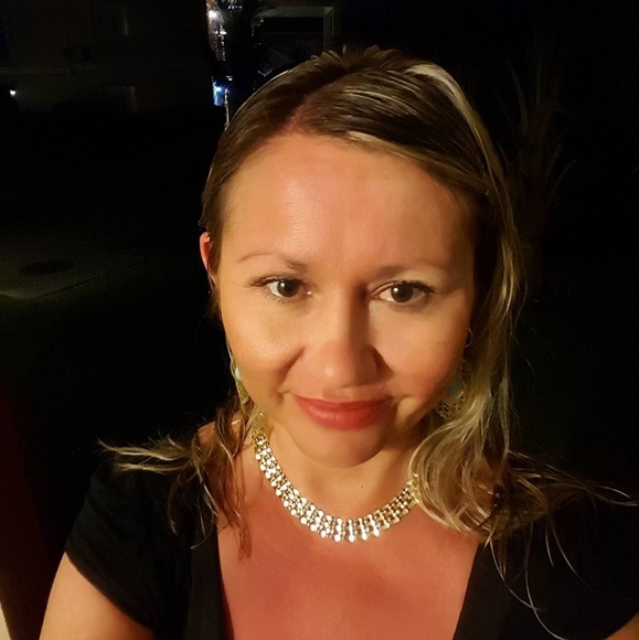 Profile Picture of Emeline Voth (@emelinevoth) on Poshmark