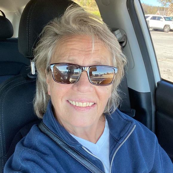 Profile Picture of Jerri Stephens (@jerristephens) on Poshmark