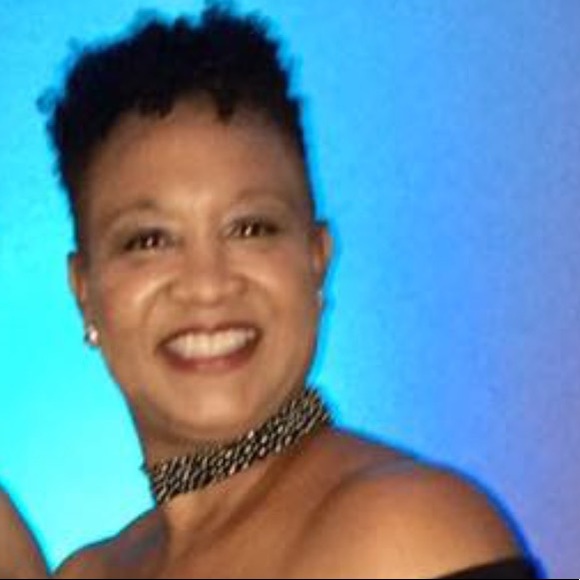 Profile Picture of Renee Bailey (@rbsiley45) on Poshmark