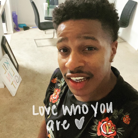 Chris Batiste - Poshmark Profile Picture of Chris Batiste (@chris5901) on Poshmark