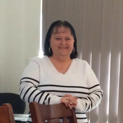 Profile Picture of Michelle Jones (@Mikki_Candles) on Twitter