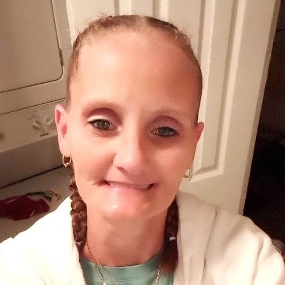 Profile Picture of Jennifer Heldreth (@heldrethjen) on Poshmark