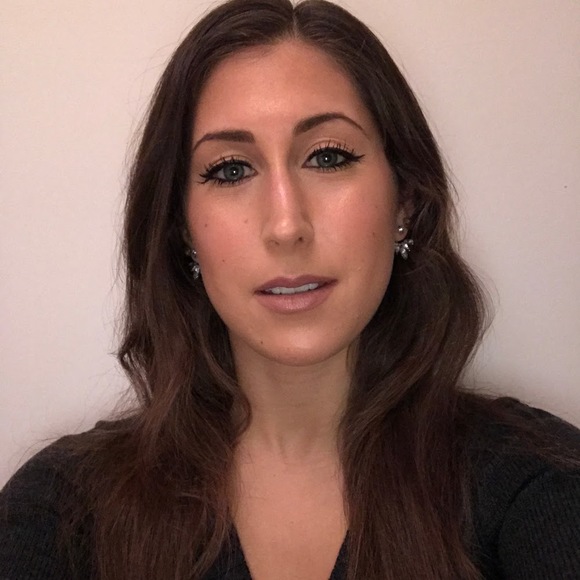 Profile Picture of Andrea Cascino (@andreacascino) on Poshmark