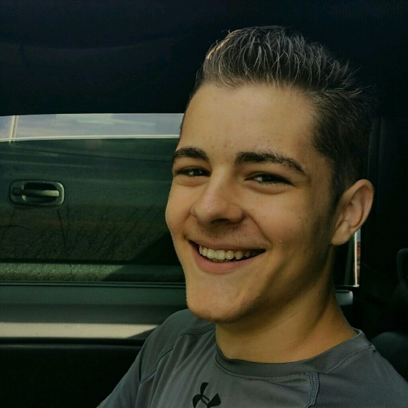 Profile Picture of Sean Pearce (@seanpearce) on Poshmark