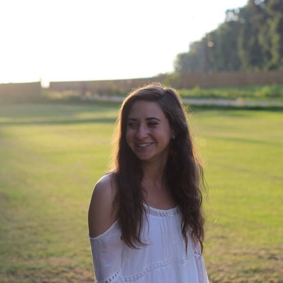 Profile Picture of Gabbie Bashuk (@gabbiebashuk) on Poshmark