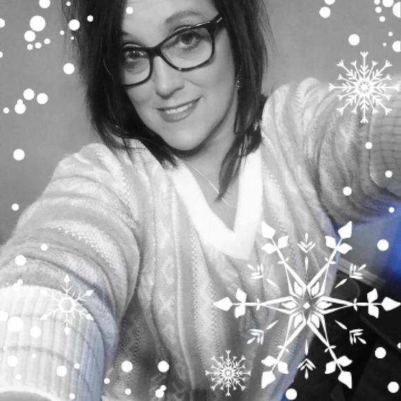 Profile Picture of Kristi Giles (@kristi_giles) on Poshmark