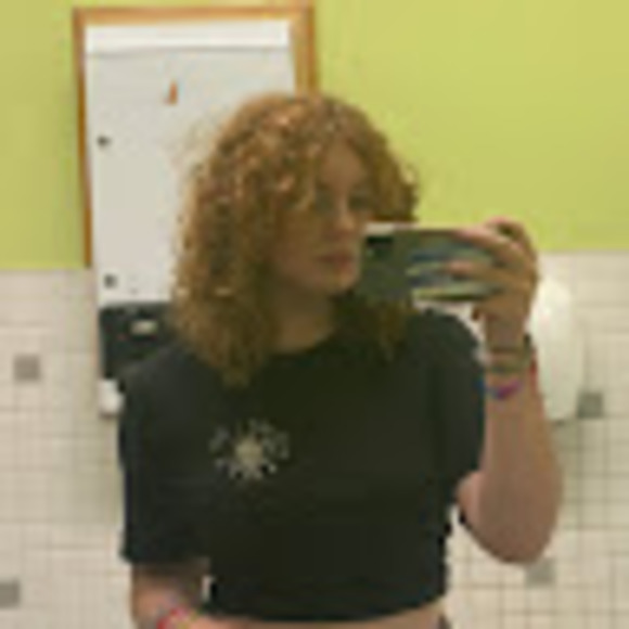 Profile Picture of Amelia Hirschberger (@a_hirschberger) on Poshmark