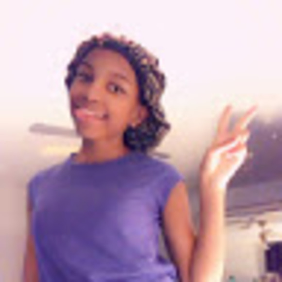 Profile Picture of Alicia Moultrie (@aliciamoultrie9) on Poshmark