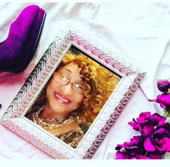 Profile Picture of Carolyn Espadron (@cecered) on Poshmark
