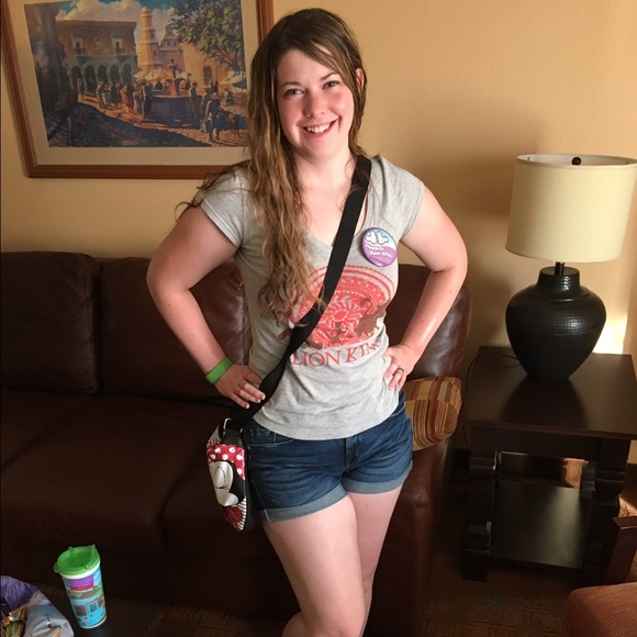 Profile Picture of Kristin Bussard (@kbussard124) on Poshmark