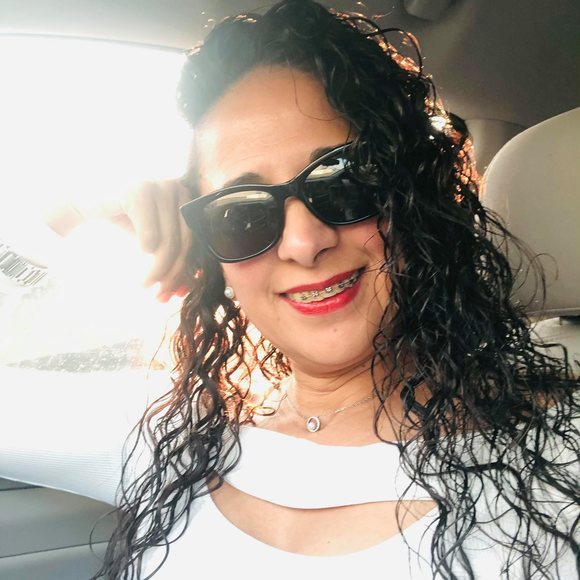 Profile Picture of Eunice Santos (@eunicesantos) on Poshmark