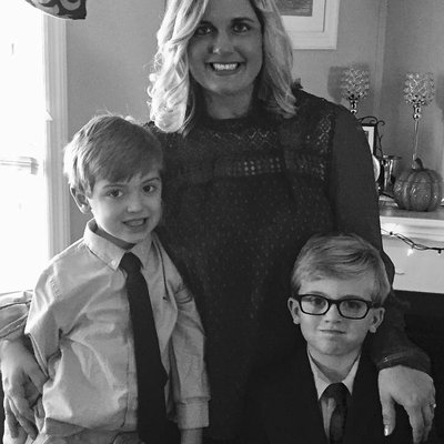 Profile Picture of Debbie Broderick (@debbiedee77) on Twitter