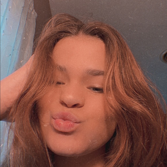 Profile Picture of Kyleigh Cook (@kyleigh0morea) on Poshmark