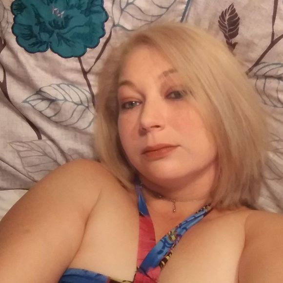 Profile Picture of Cecilia Deere (@ceciliajdeere) on Poshmark