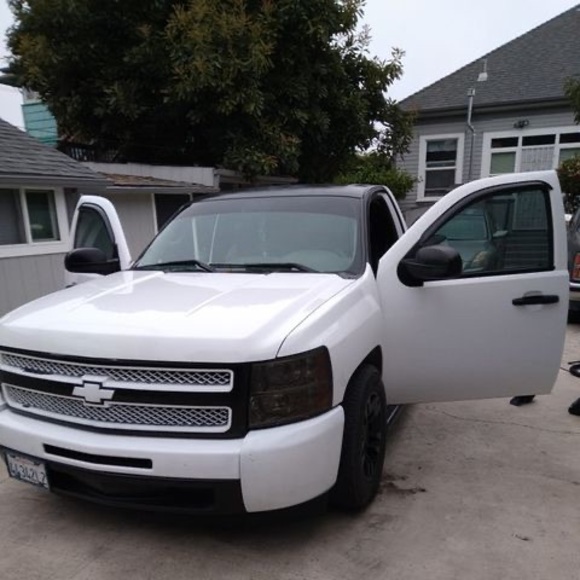 Profile Picture of Benigno Garcia (@benigno_garcia) on Poshmark