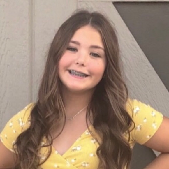 Profile Picture of Stephanie Federoff (@sfed1625) on Poshmark