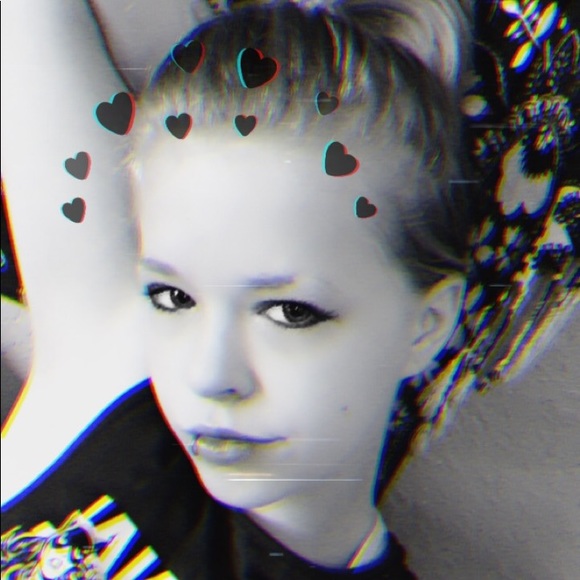 Profile Picture of L julia Behrmann (@emo_as_ever) on Poshmark