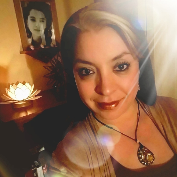 Profile Picture of Fabiola Sandoval (@fabiolasandoval) on Poshmark