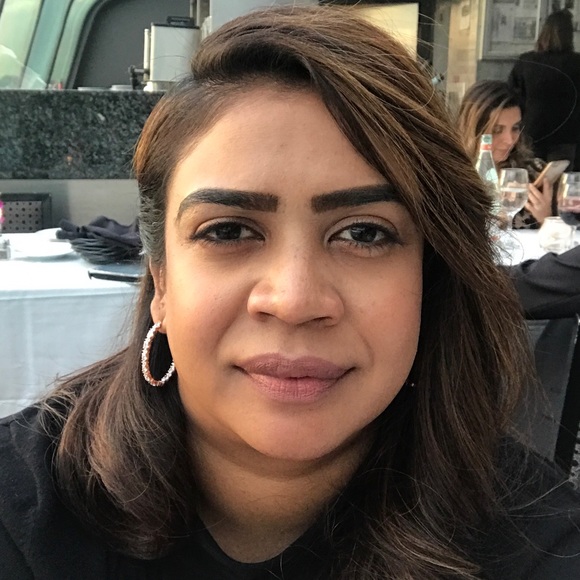 Profile Picture of Annie Esar (@anniesar) on Poshmark