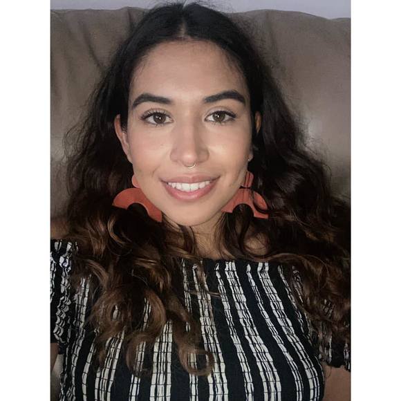 Profile Picture of Cinthia Gonzalez (@cinthiam_) on Poshmark