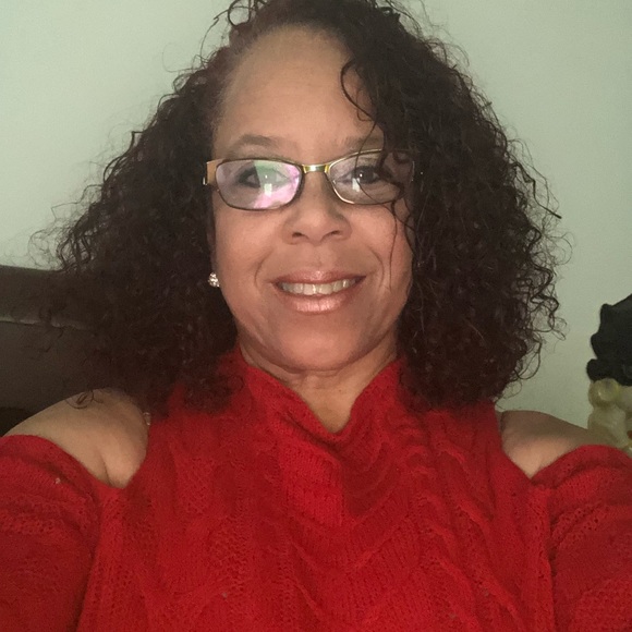 Profile Picture of Yolanda Graham (@mschsnel) on Poshmark
