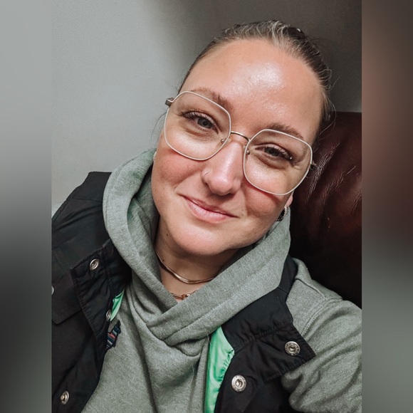 Profile Picture of Blaire Craig (@blairegenereaux) on Poshmark