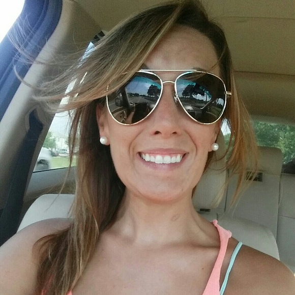 Profile Picture of Shawna Michelle (@shawnamichelle1) on Poshmark