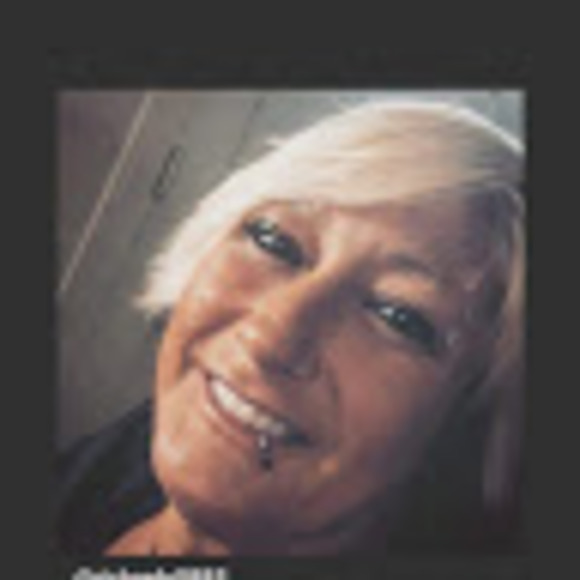 Profile Picture of Roxanne Richards (@roxannericha917) on Poshmark