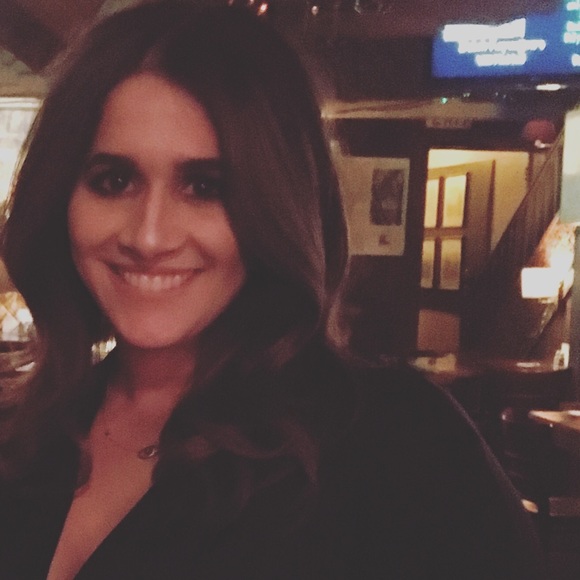 Profile Picture of Dina Sohoritis (@dsoho1234) on Poshmark