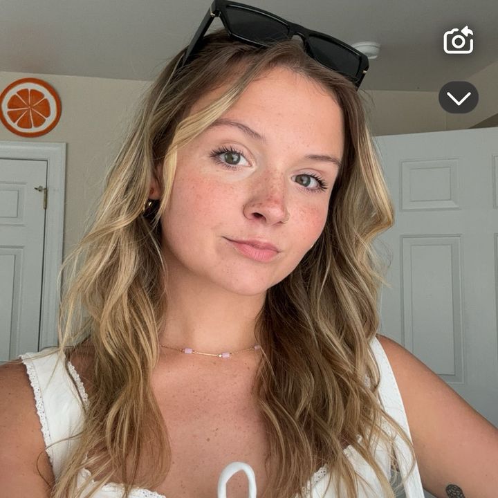 Profile Picture of Carlylang (@carlylang4) on Tiktok