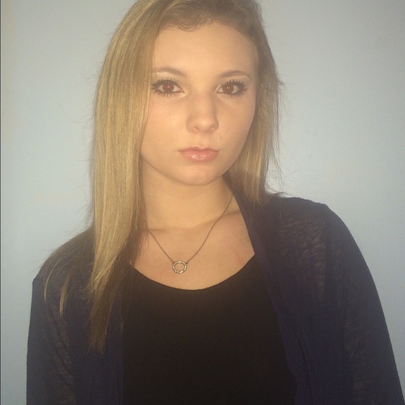 Profile Picture of Jillian Lathrop (@jillianlath) on Poshmark