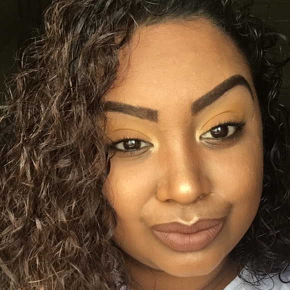 Profile Picture of Nat Hardyal (@nathardyal) on Poshmark