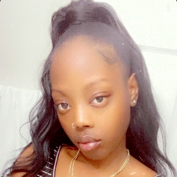 Profile Picture of Ajasia Thompson (@ajasiaa) on Poshmark