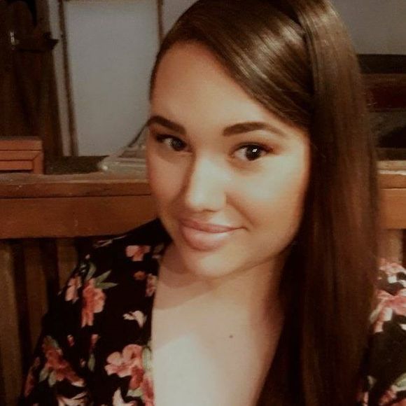 Profile Picture of Stephanie Santacruz (@stephaniesan656) on Poshmark