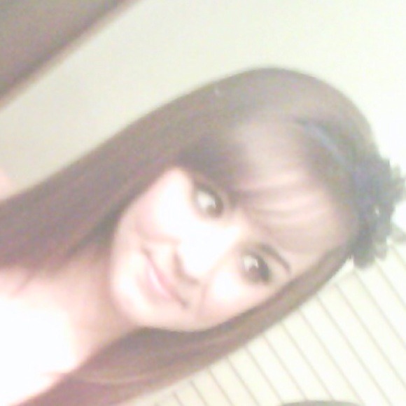 Profile Picture of Danielle Irish (@yellairish) on Poshmark