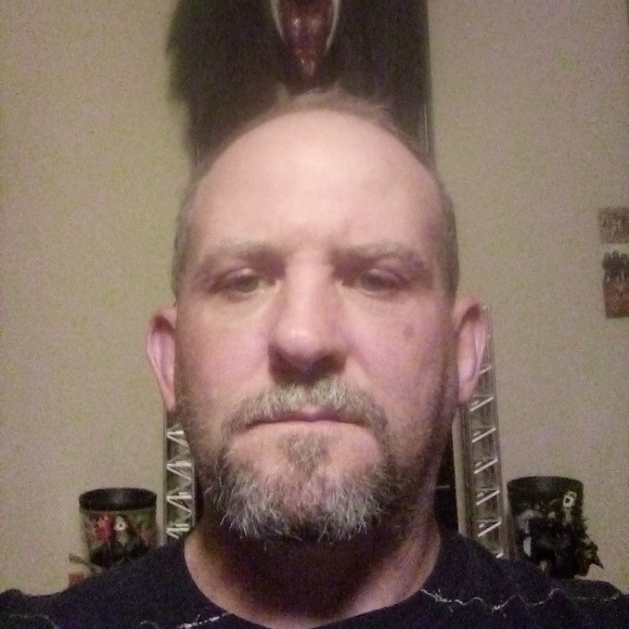 Profile Picture of Glenn James (@glennj631) on Poshmark