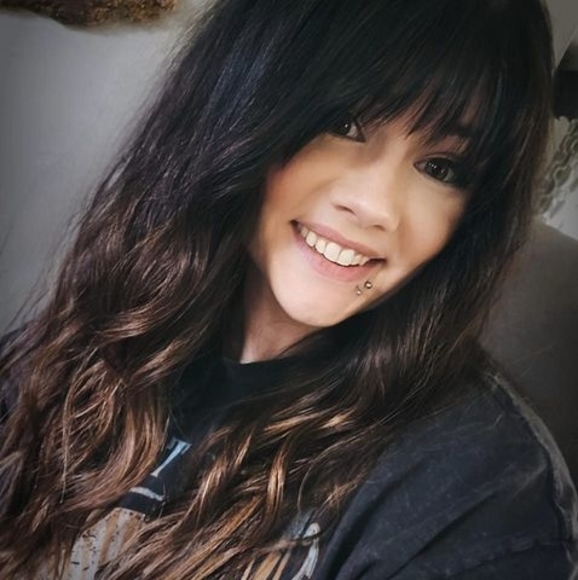 Profile Picture of Kayleigh Moates (@kayleighmoates) on Poshmark
