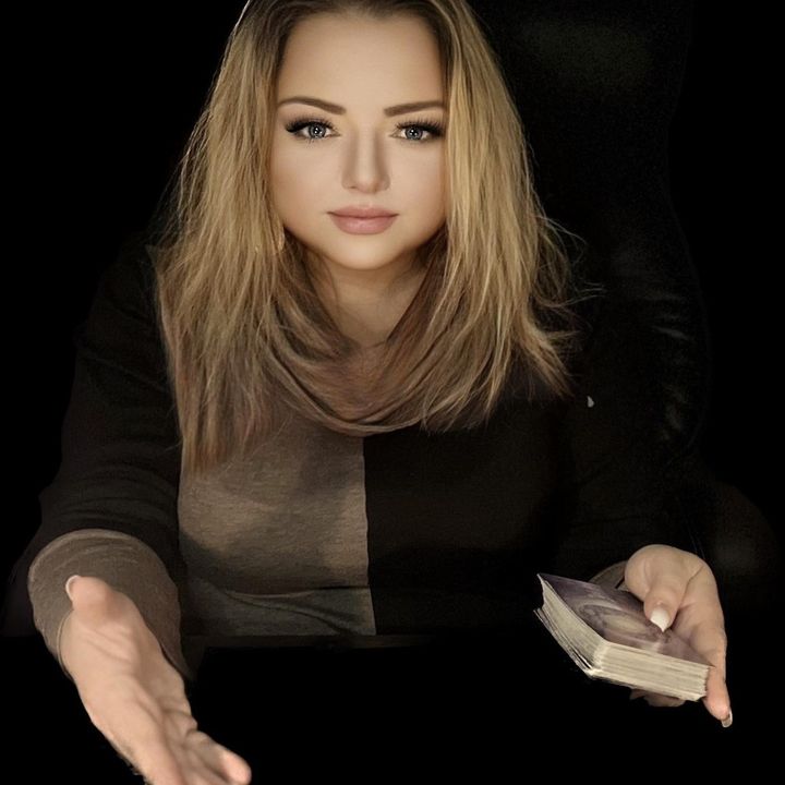 Profile Picture of AlexaBloome (@alexabloome) on Tiktok