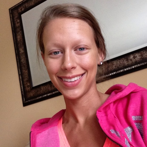 Profile Picture of Paige Newton (@paigenewton) on Poshmark